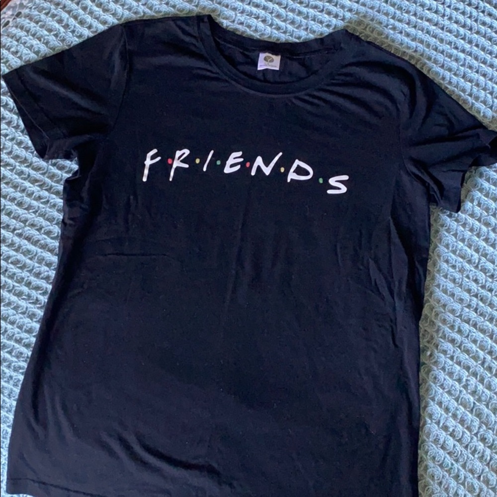“Friends” t-shirt size SMALL